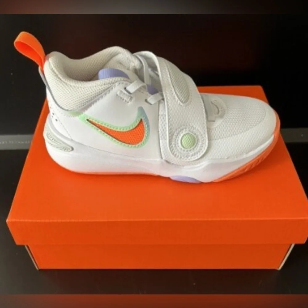 Nike Team Hustle D 11 (GS) White/Orange/Green Girl's Sneakers-Sizes 3Y like new